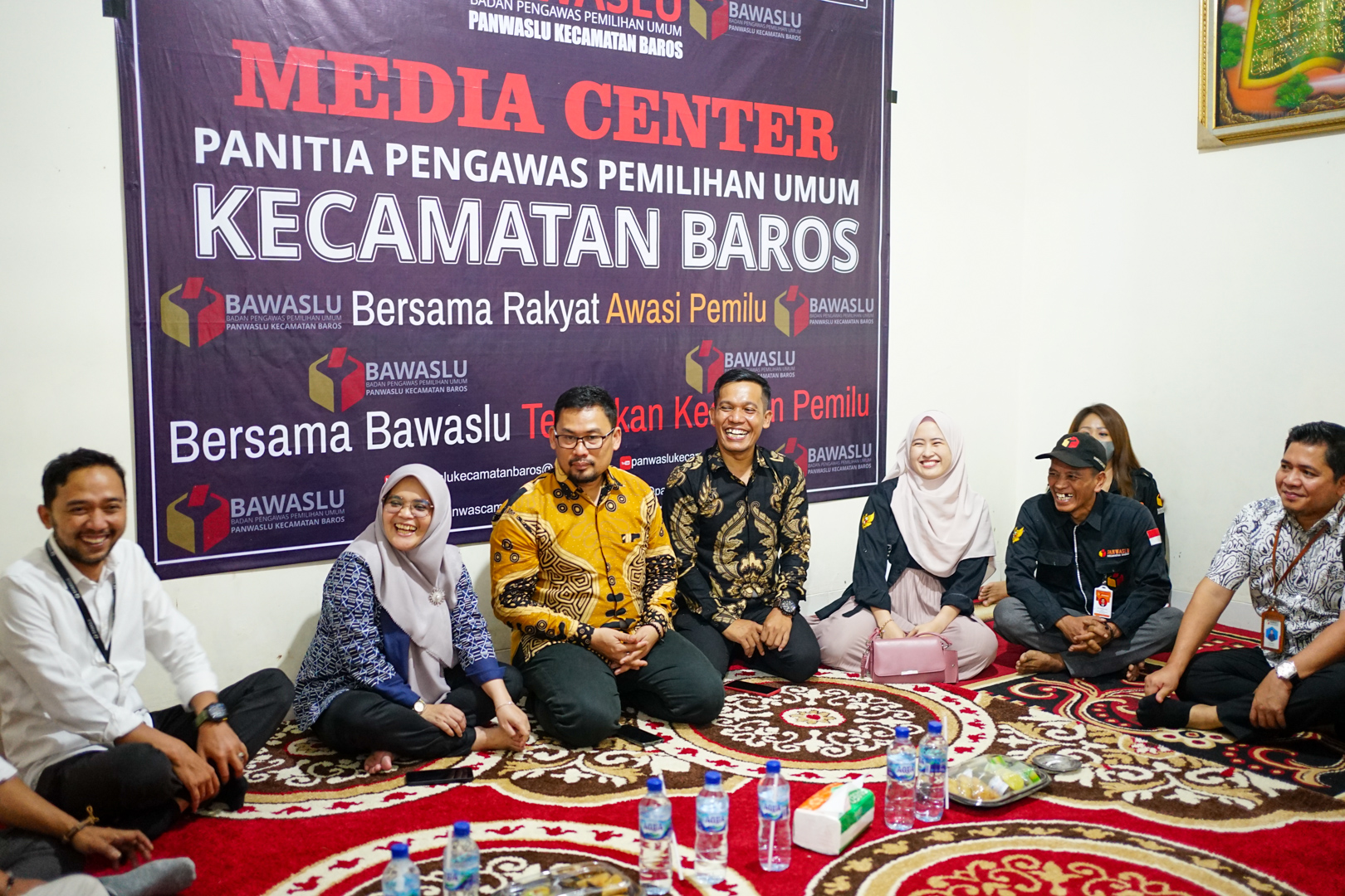 Lolly Beri Empat Pesan Kepada Panwascam Baros