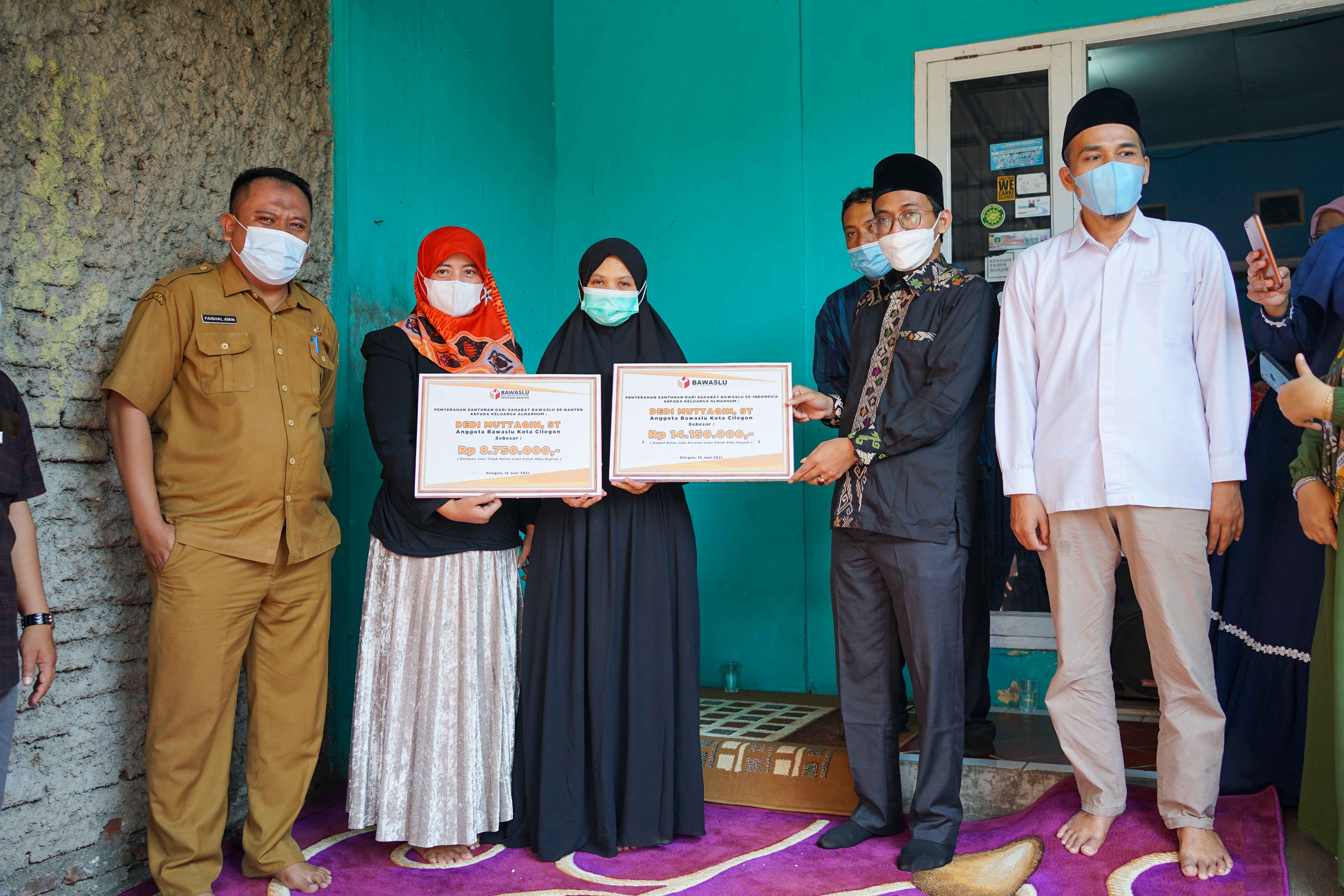 Keluarga Besar Bawaslu Banten Silaturahmi dengan Istri Almarhum Dedi Muttaqin