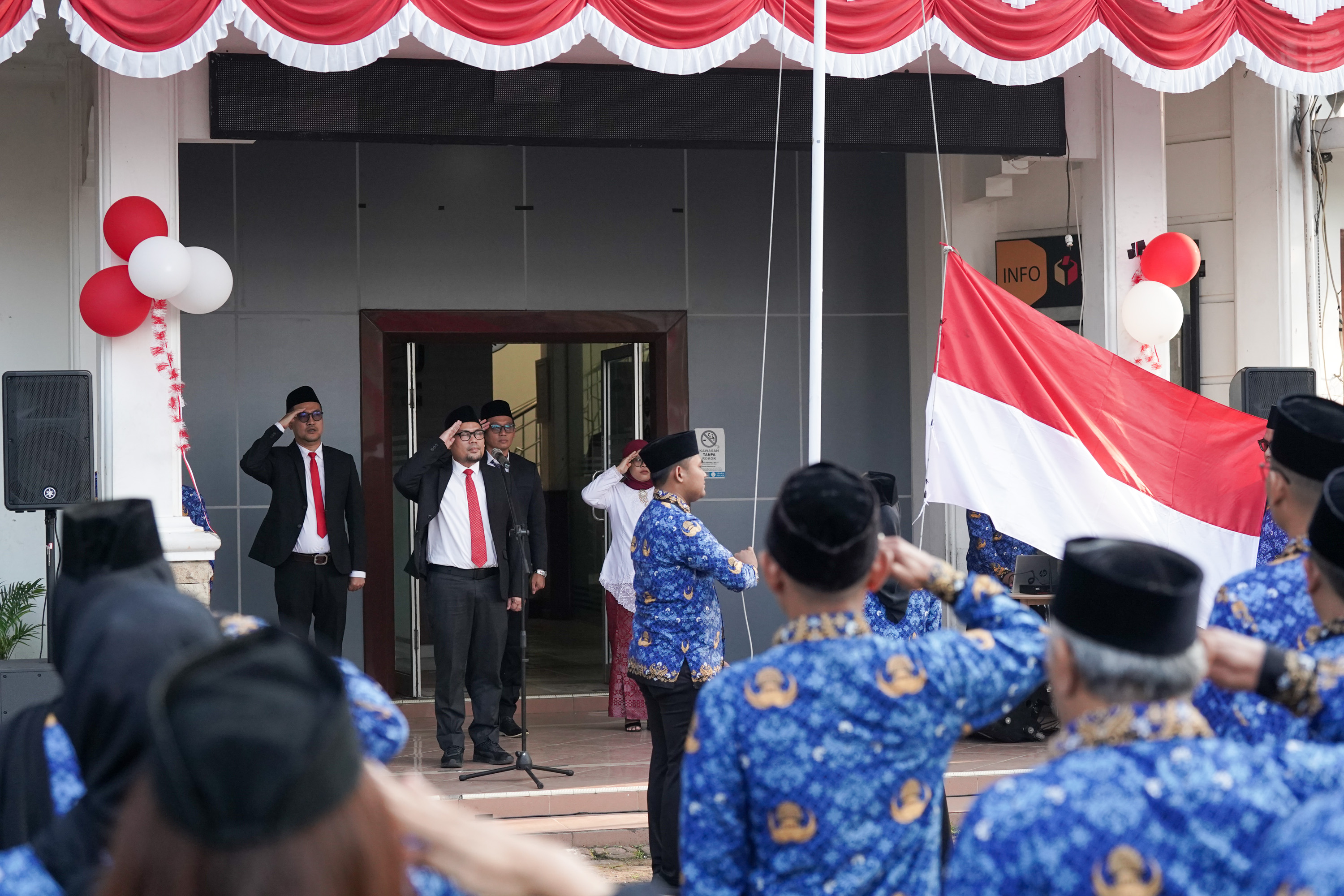 Merah Putih Berkibar di Bawaslu Banten, HUT RI ke-80 Jadi Pengingat Tugas Mulia Mengawal Demokrasi