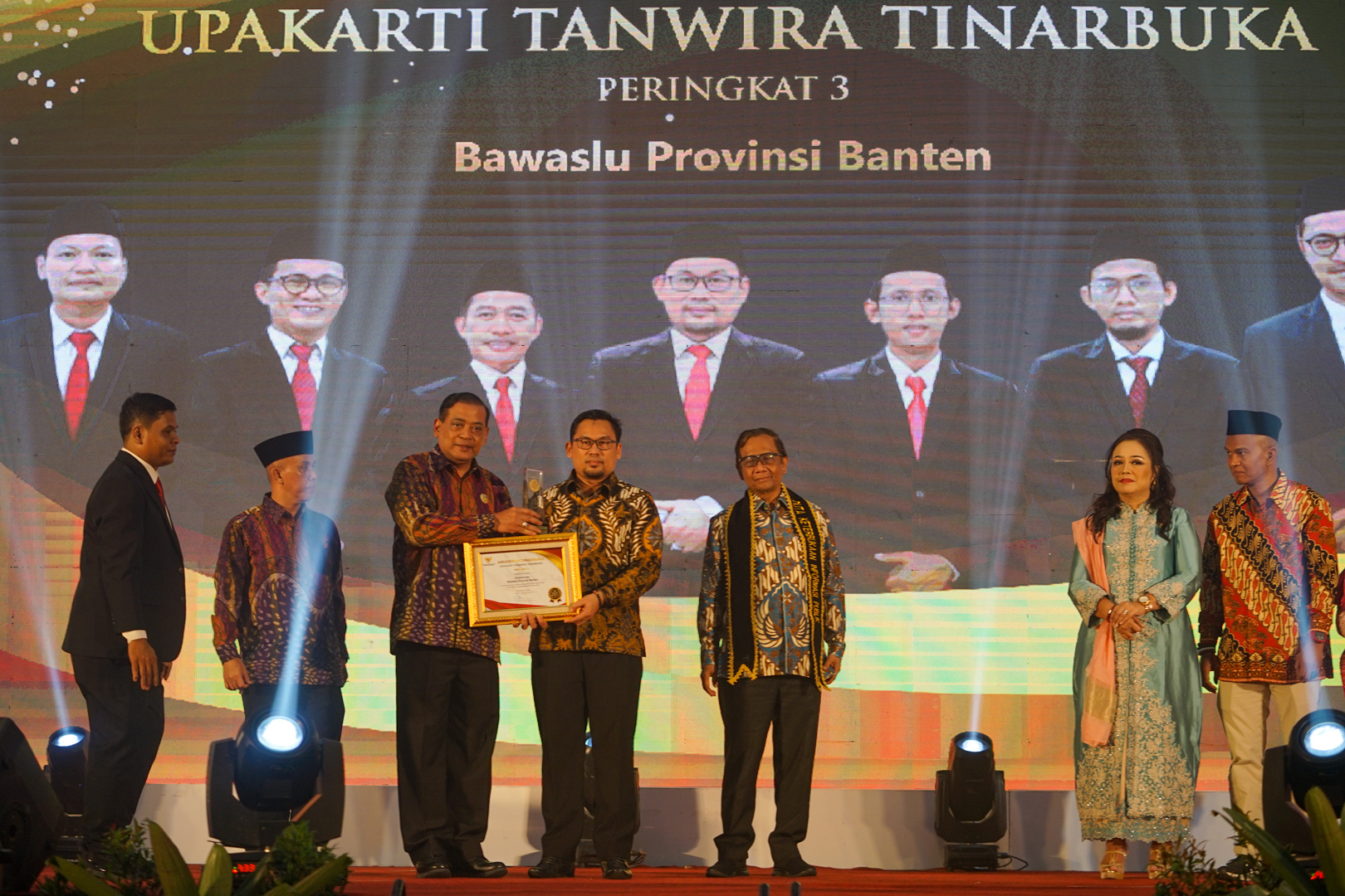 Raih Juara 3 Anugerah Tinarbuka 2023, Bawaslu Banten Terus Berkomitmen Wujudkan Lembaga Terbuka Dan Terpercaya