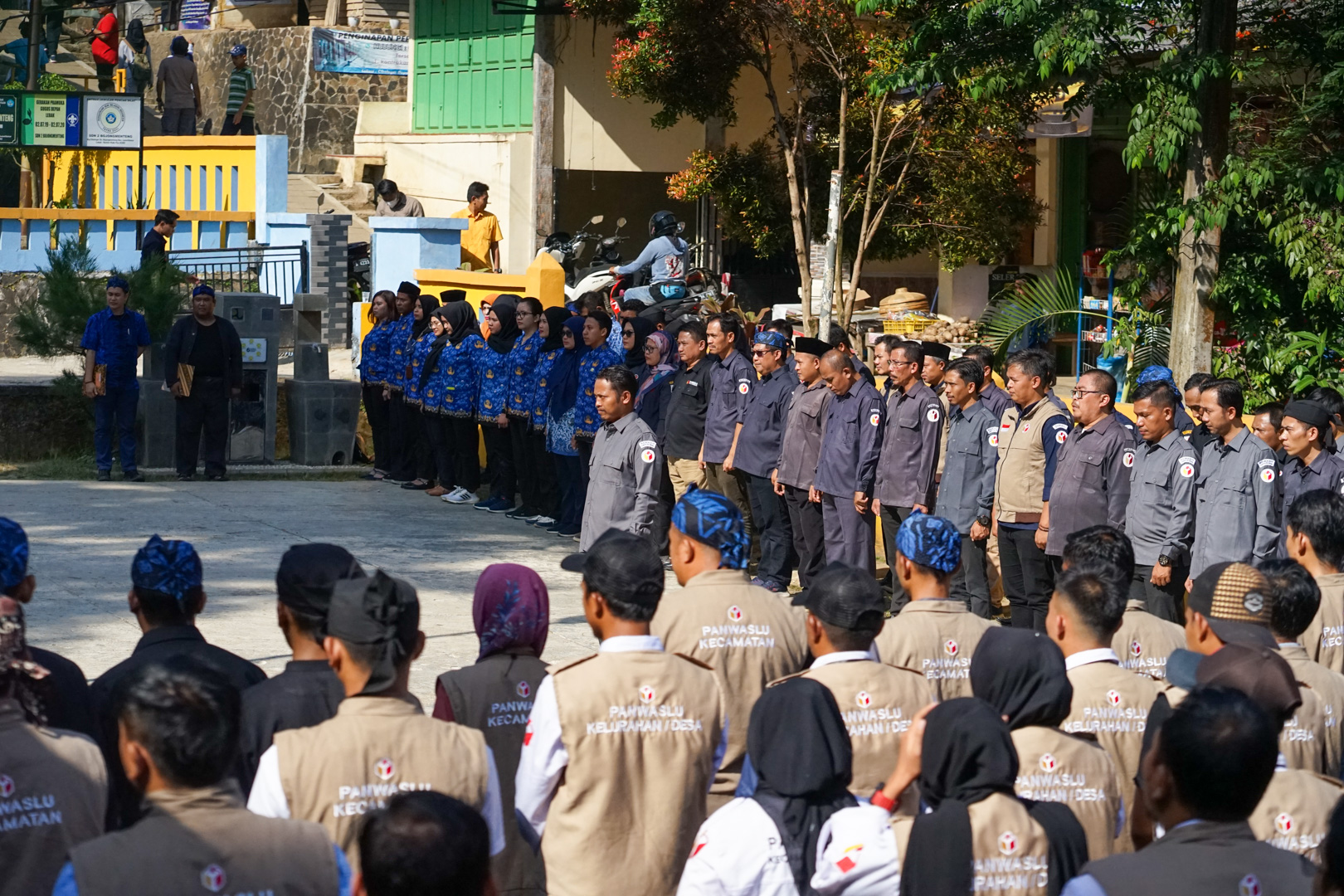 Peringati Harlah Pancasila, Anggota Bawaslu RI Bersama Jajaran Pengawas Pemilu se-Provinsi Banten dan Masyarakat Suku Baduy Laksanakan Upacara