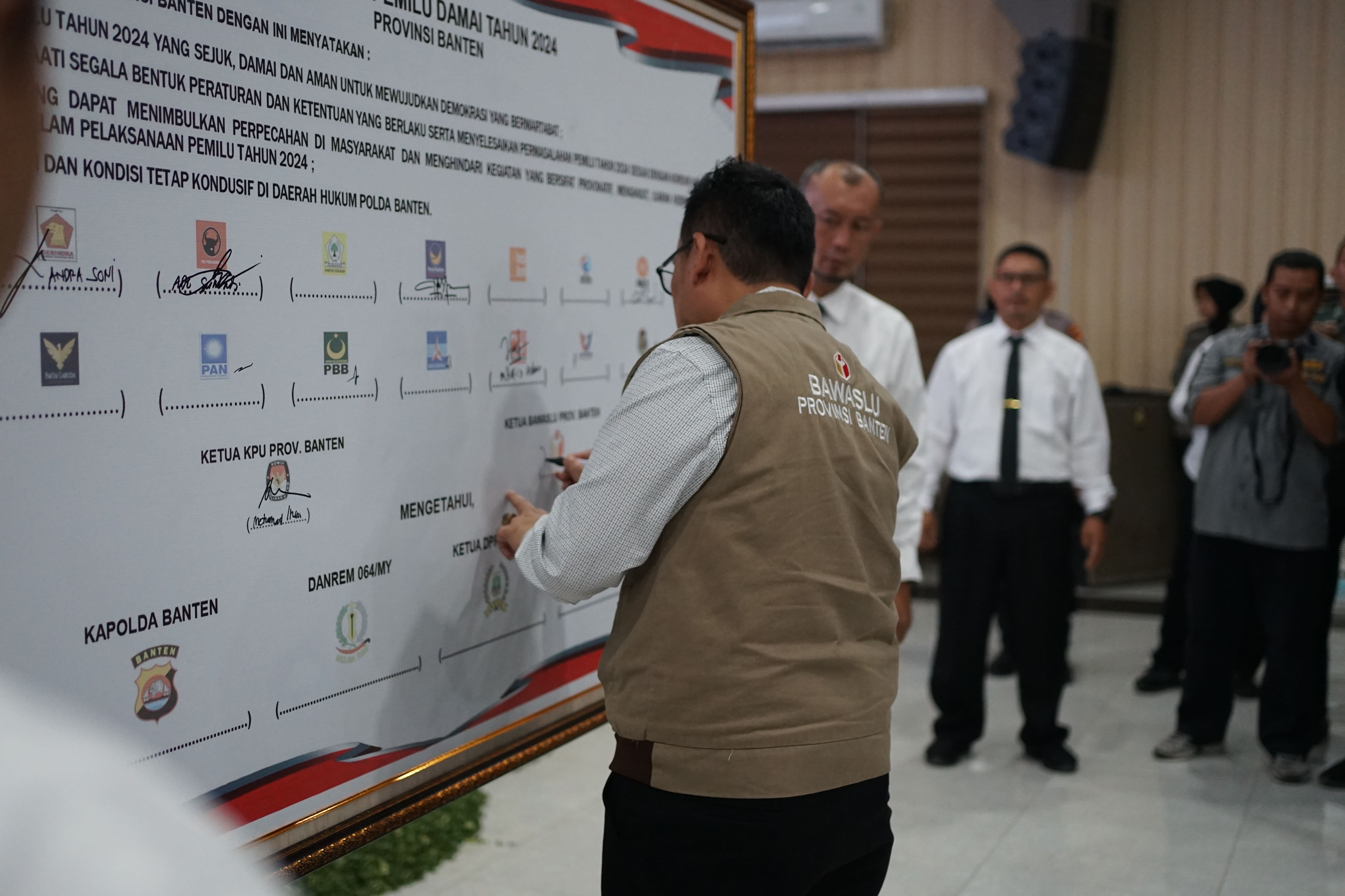 Bawaslu Banten Pimpin Pembacaan Deklarasi Pemilu Damai 2024