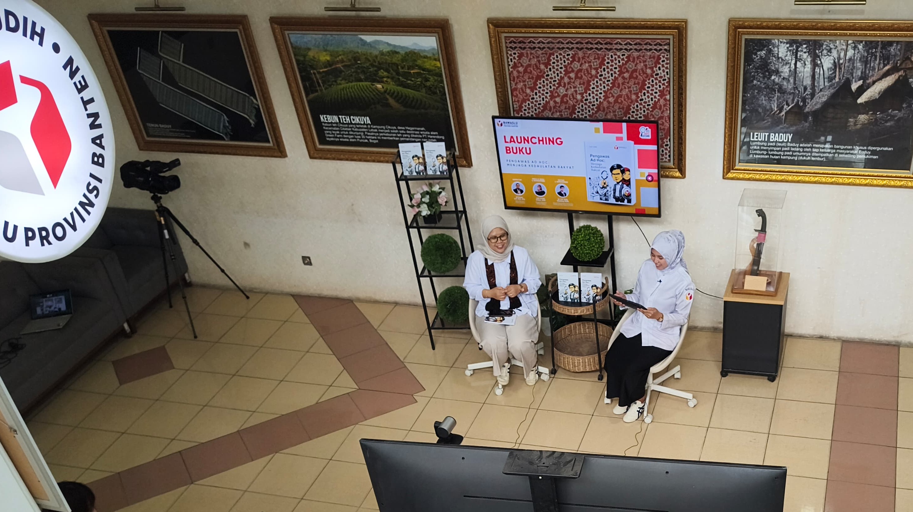 Rekam Peran dan Kontribusi Pengawas Ad Hoc, Bawaslu Banten Luncurkan Buku