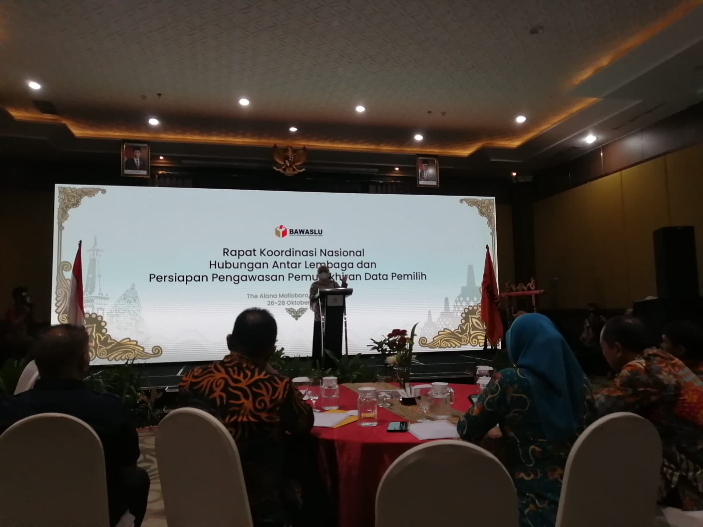 Lolly Imbau Seluruh Perangkat Pengawas Pemilu Jaga Kesehatan