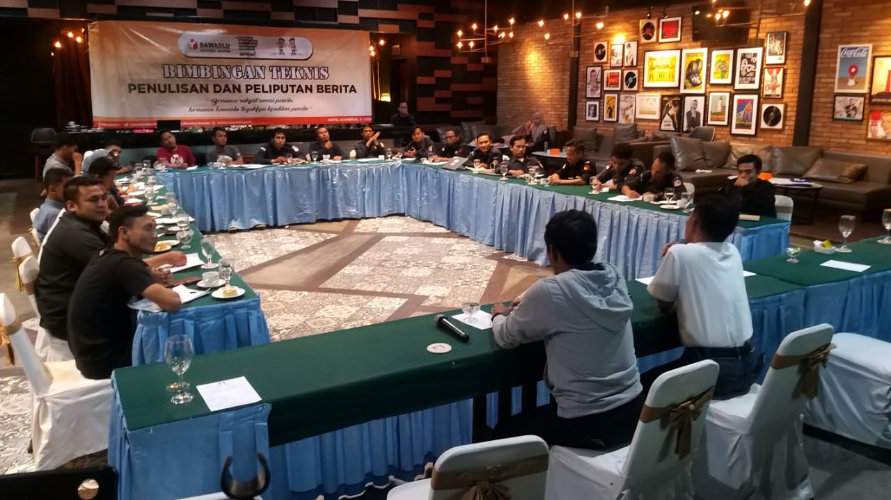 BAWASLU PROVINSI BANTEN GELAR BIMTEK PELIPUTAN DAN PENULISAN BERITA