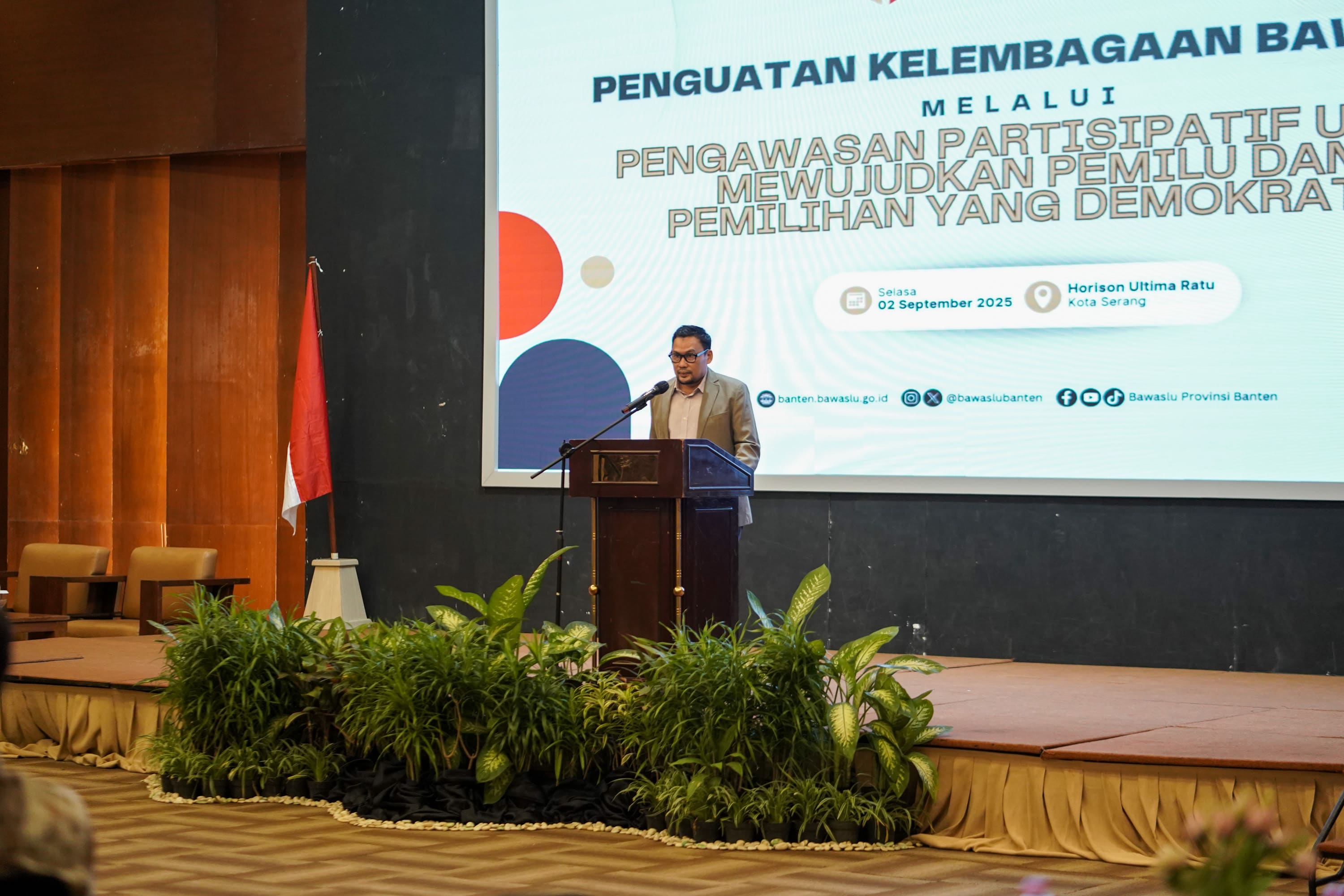 Ketua Bawaslu Provinsi Banten, Ali Faisal, saat membuka kegiatan Penguatan Kelembagaan Bawaslu melalui Pengawasan Partisipatif untuk Mewujudkan Pemilu dan Pemilihan yang Demokratis