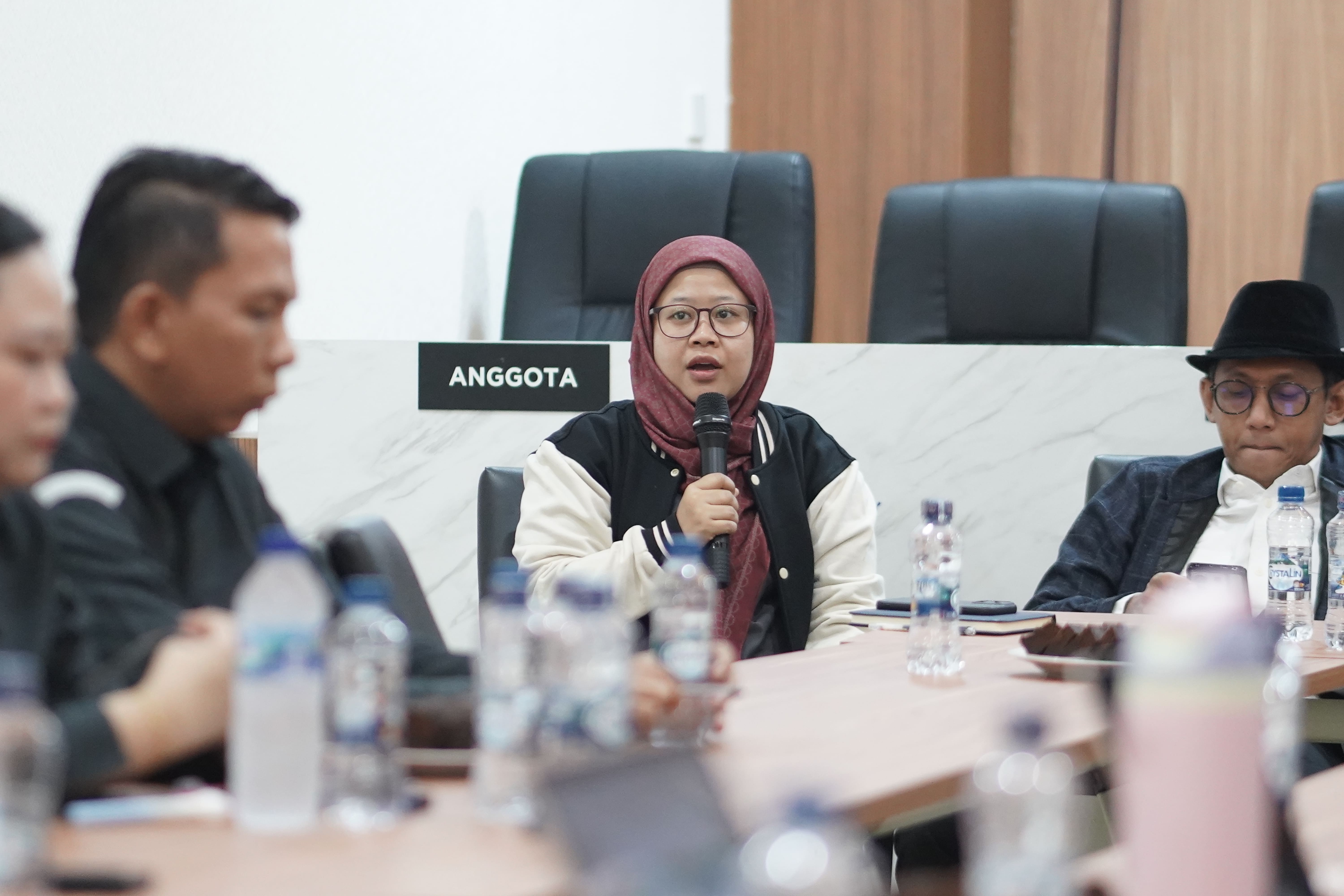 Liah Culiah saat memberikan arahan dalam Rapat Konsolidasi Bawaslu Provinsi Banten Tahun 2026 yang diikuti jajaran Bawaslu kabupaten/kota secara luring dan daring, Senin (12/1/2026).