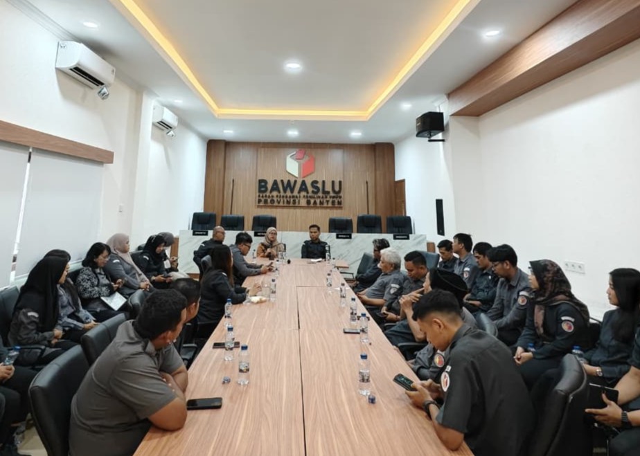 Suasana Giat Rapat Evaluasi Kinerja Tahun 2025 dan Rencana Program Kerja Tahun 2026 Bawaslu Provinsi Banten, Selasa (6/1/2026)