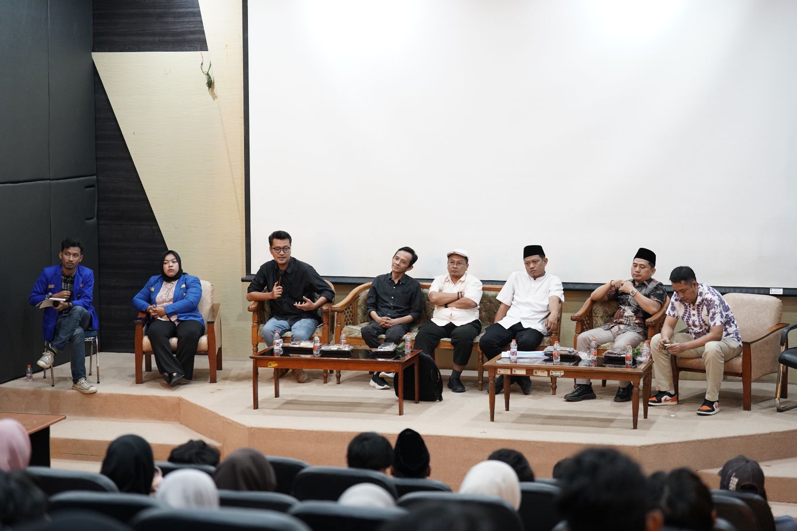 Anggota Bawaslu Provinsi Banten Ajat Munajat saat menjadi narasumber dalam kegiatan Mimbar Demokrasi yang diselenggarakan oleh Pergerakan Mahasiswa Islam Indonesia (PMII), Senin (02/02/2026).