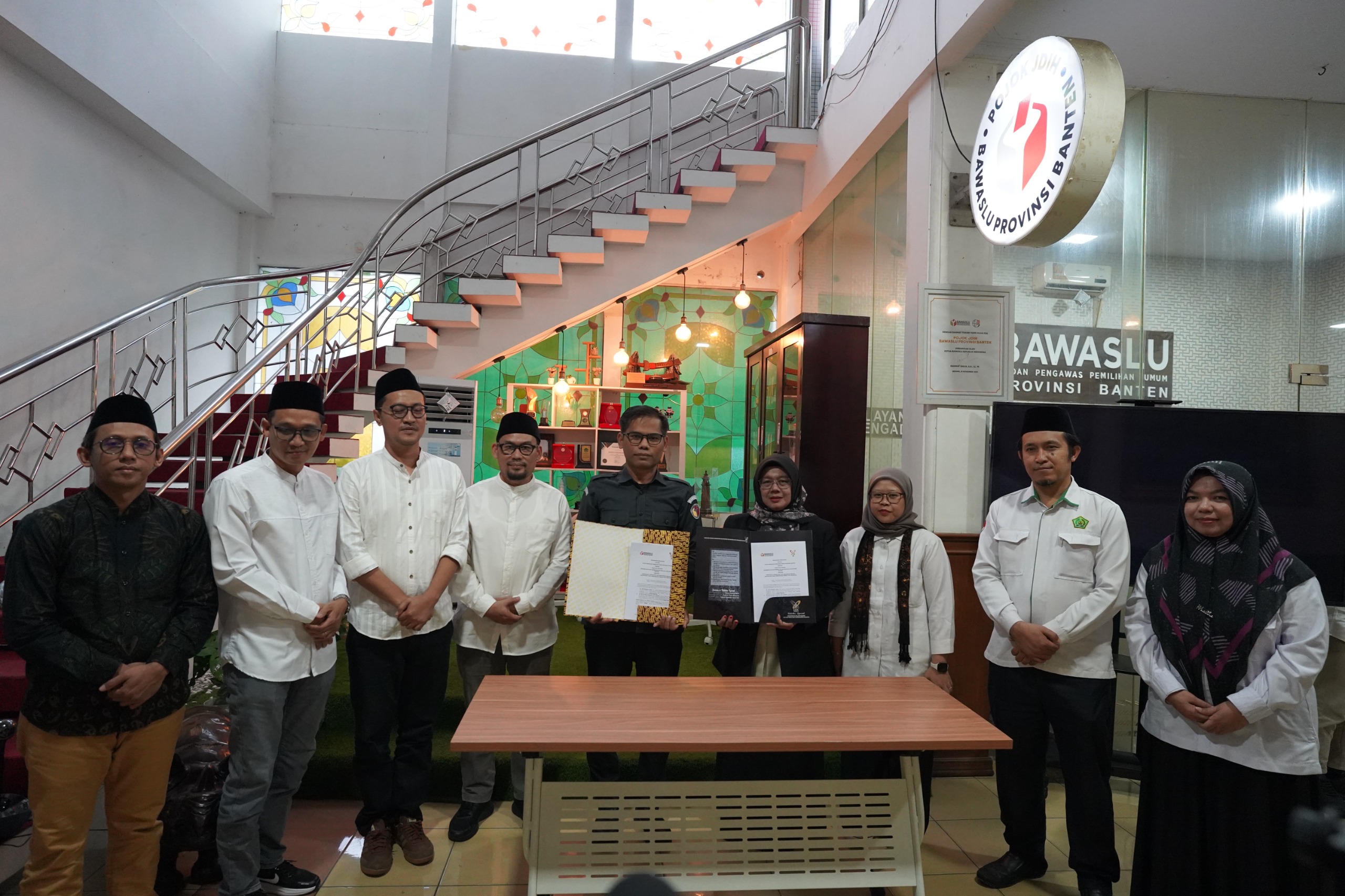  Bawaslu Provinsi Banten menandatangani Perjanjian Kerja Sama (PKS) dengan Fakultas Syariah UIN Sultan Maulana Hasanuddin Banten, Senin (02/03/2026