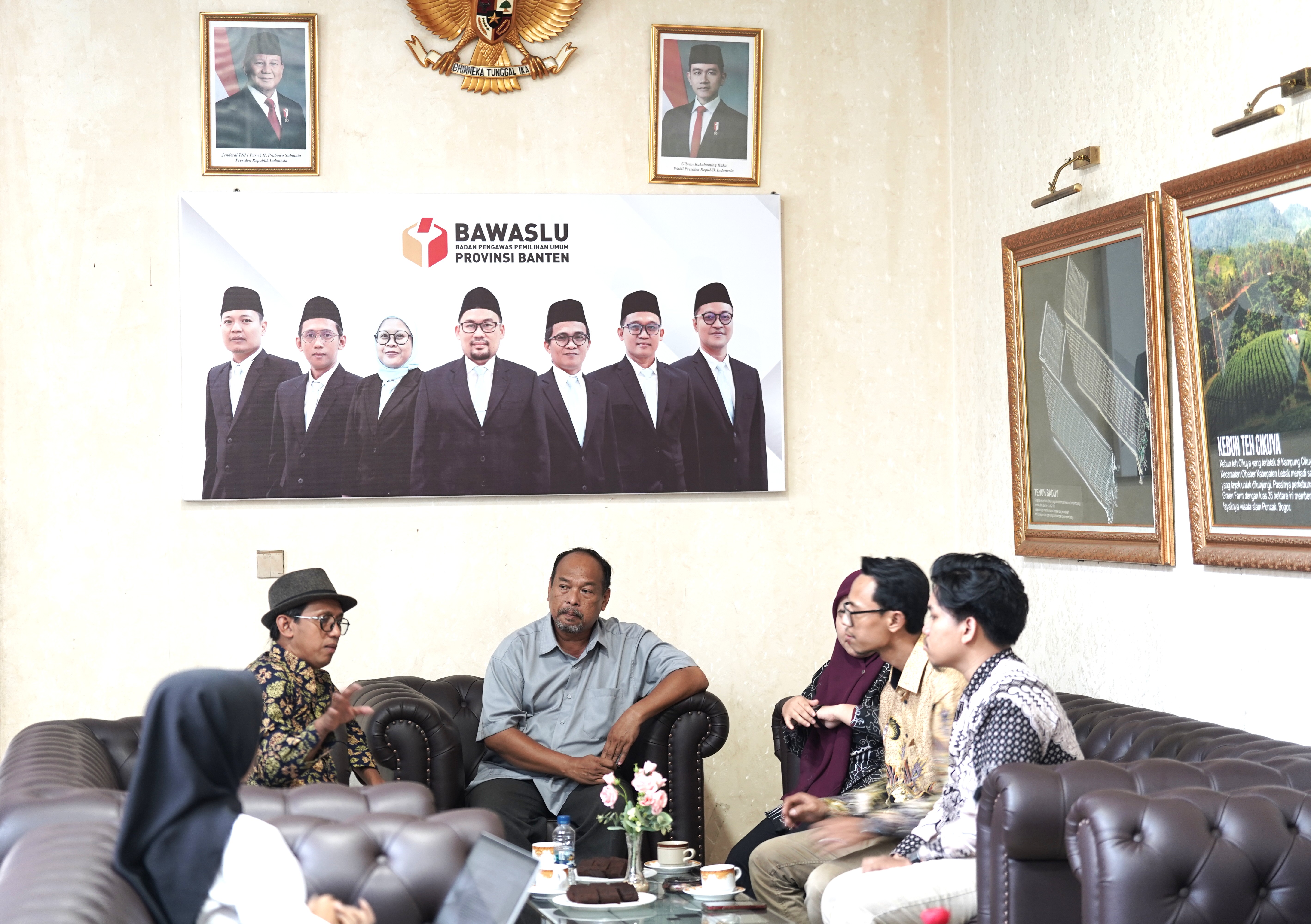 Badan Pengawas Pemilu (Bawaslu) Provinsi Banten menjalin sinergi dengan Perhimpunan Mahasiswa Hukum Indonesia (PERMAHI) dalam upaya memperkuat pengawasan partisipatif serta mencegah praktik politik uang