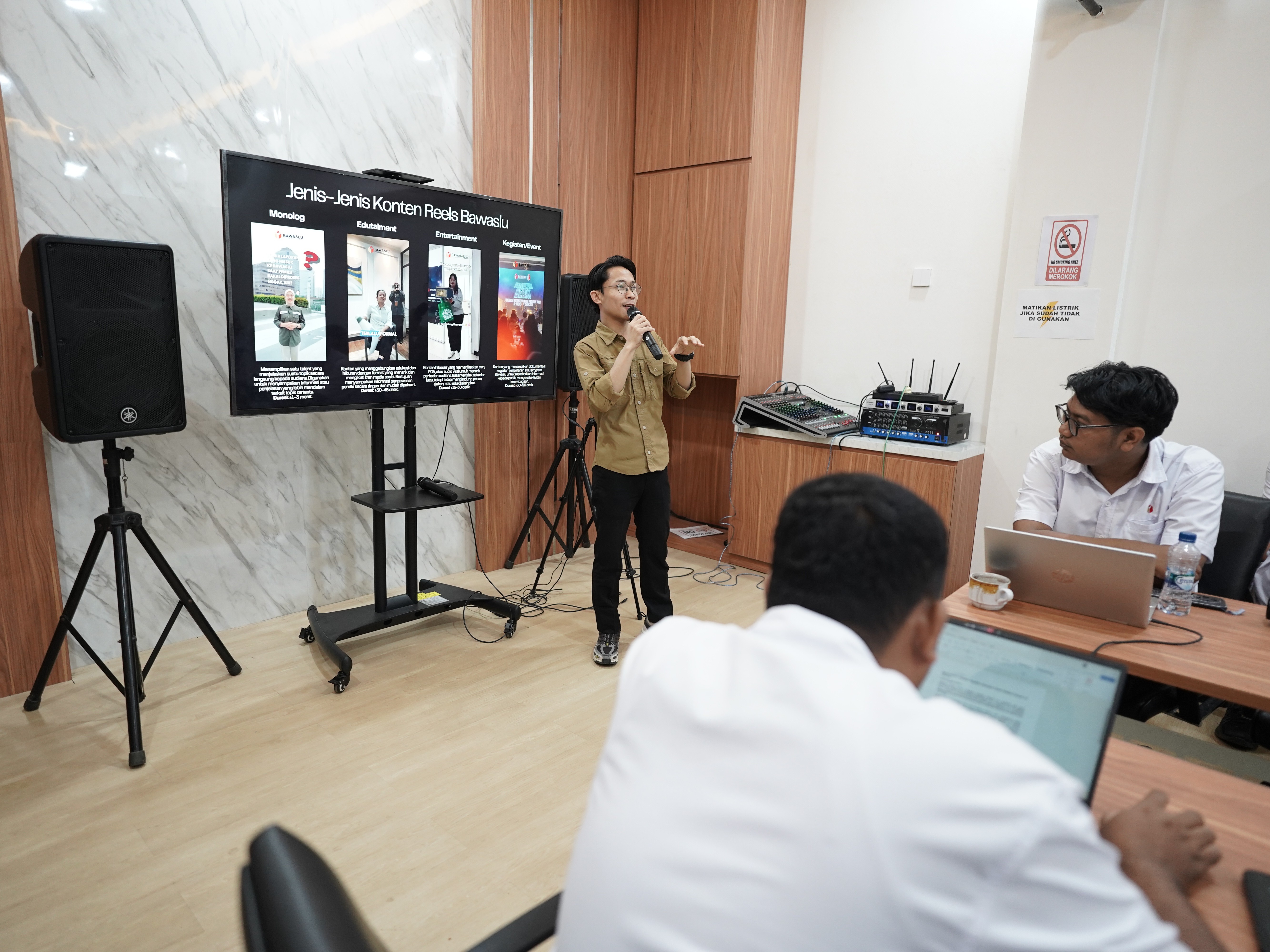 menggelar pelatihan fotografi dan videografi bagi jajaran kehumasan se-Provinsi Banten di Kantor Bawaslu Provinsi Banten, Rabu (15/04/2026).