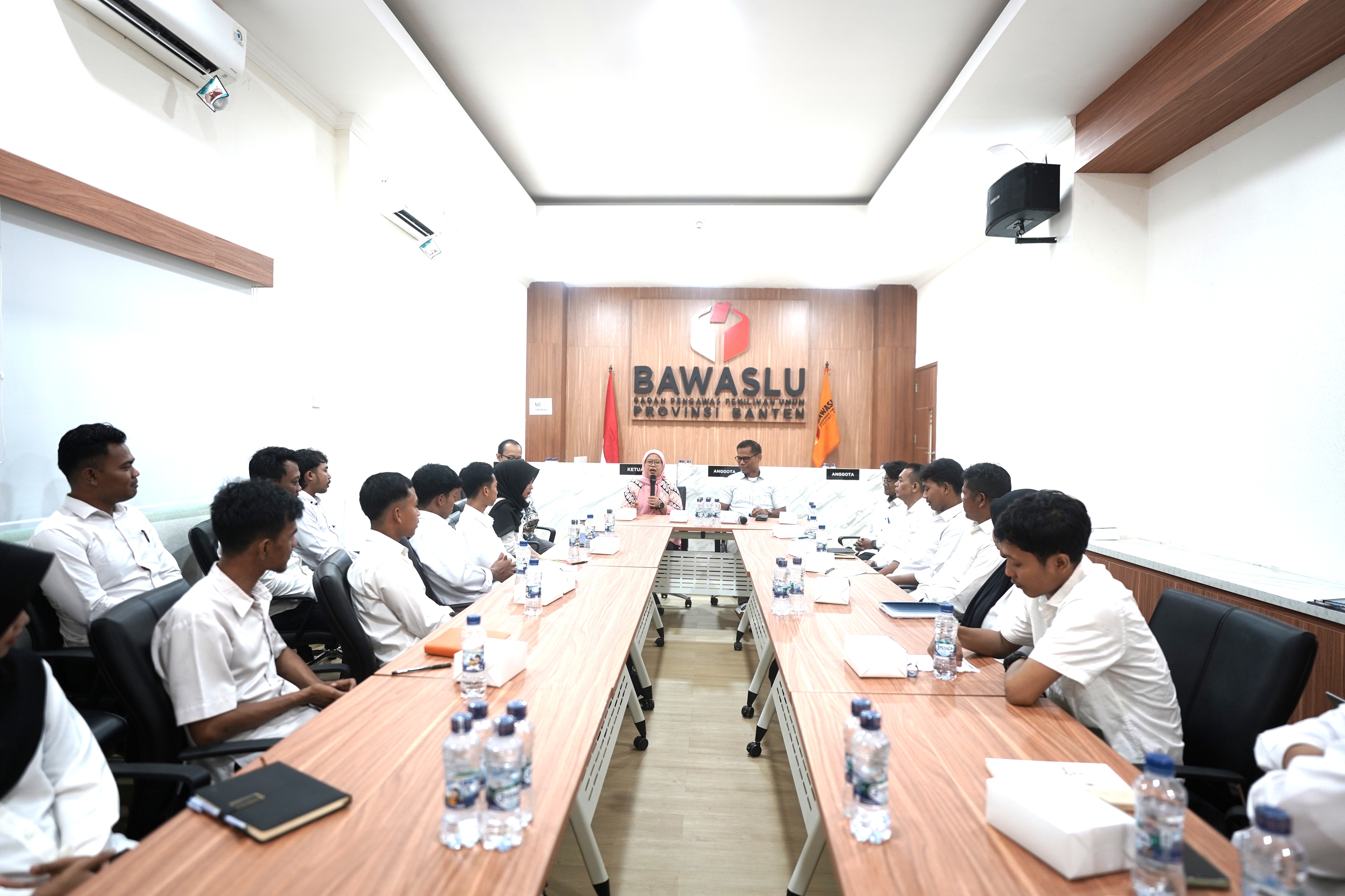Perkuat Peran Garda Terdepan Pelayanan, Bawaslu Provinsi Banten Tingkatkan Kapasitas Pramubakti dan Pramusaji