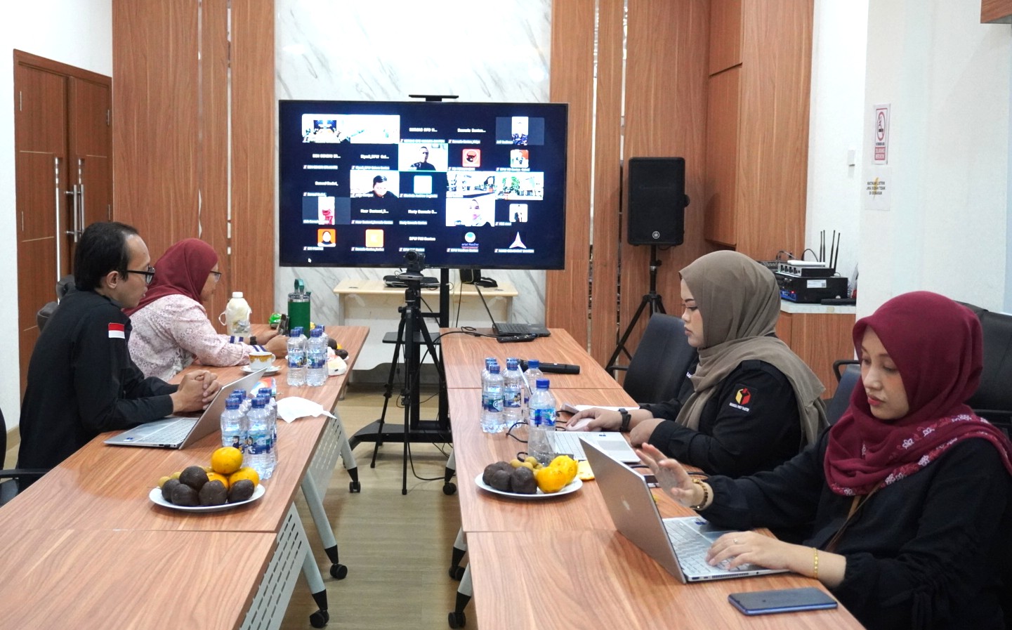 Bawaslu Provinsi Banten saat gelar kegiatan Forum Konsultasi Publik (FKP) untuk menyempurnakan rancangan Standar Pelayanan Publik