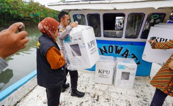 Bawaslu Banten Kawal Distribusi Logistik PSU ke Wilayah Pulau