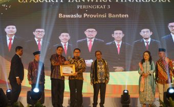 Raih Juara 3 Anugerah Tinarbuka 2023, Bawaslu Banten Terus Berkomitmen Wujudkan Lembaga Terbuka Dan Terpercaya