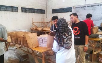 Bawaslu Banten Tinjau Kesiapan Logistik PSU Pilbup Serang