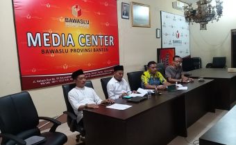 Ocit : "Penganggaran keuangan untuk honor Panwascam dan PPL dibahas hari ini,"