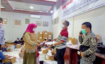 Waskat Sortir dan Lipat Surat Suara Pilkada Kota Cilegon 2020