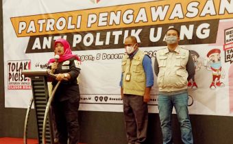PATROLI PENGAWASAN : BAWASLU CEGAH POLITIK UANG DI MASA TENANG