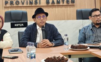 Anggota Bawaslu Provinsi Banten Samani saat memberikan arahan dalam Rapat Konsolidasi Bawaslu Provinsi Banten Tahun 2026 yang dilaksanakan secara hybrid