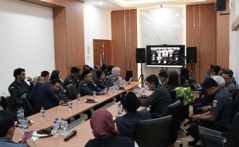 Jajaran Bawaslu Provinsi dan KabupatenKota se-Banten mengikuti Rapat Konsolidasi Tahun 2026 secara hybrid