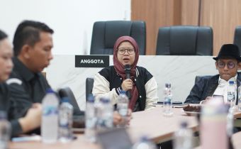 Liah Culiah saat memberikan arahan dalam Rapat Konsolidasi Bawaslu Provinsi Banten Tahun 2026 yang diikuti jajaran Bawaslu kabupaten/kota secara luring dan daring, Senin (12/1/2026).