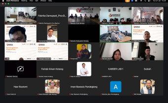 Jajaran Bawaslu Provinsi Banten dan KabupatenKota se-Banten mengikuti Rapat Pemaparan Program Kerja secara daring melalui Zoom Meeting