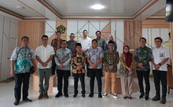 Ketua dan Anggota Bawaslu Banten bersama Kanwil Kemenag Provinsi Banten saat pelaksanaan audiensi di Kantor Kemenag Banten, Rabu (11/02/2026).
