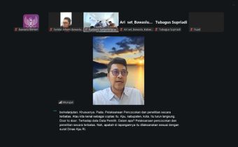 Anggota Bawaslu Provinsi Banten, Ajat Munajat saat memberikan arahan kepada Bawaslu Kabupaten/Kota se-Provinsi Banten, Selasa (31/03/2026).