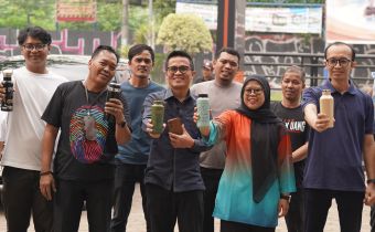 Bawaslu Banten Tindak Lanjuti Gerakan Green Office, Seluruh Pegawai Gelar Aksi Bersih Lingkungan Kantor