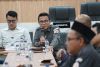 Anggota Bawaslu Provinsi Banten Badrul Munir saat memberikan arahan pada Rapat Konsolidasi Bawaslu Provinsi Banten Tahun 2026 yang digelar secara hybrid
